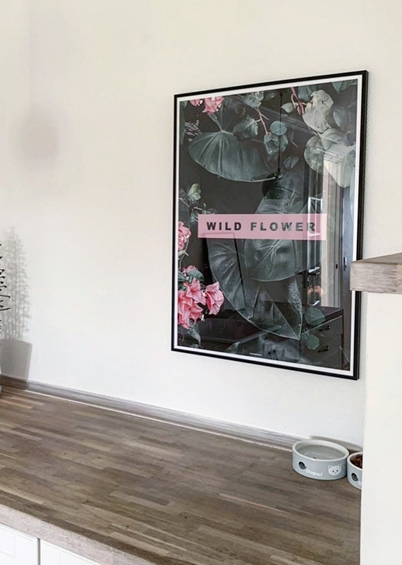Wild flower plakat i kaffehjørnet i køkkenet