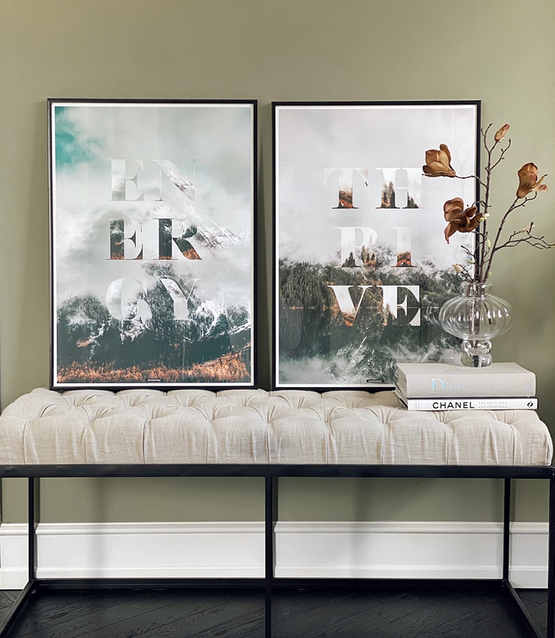 Plakaterne Thrive og Energy i aluminium rammer